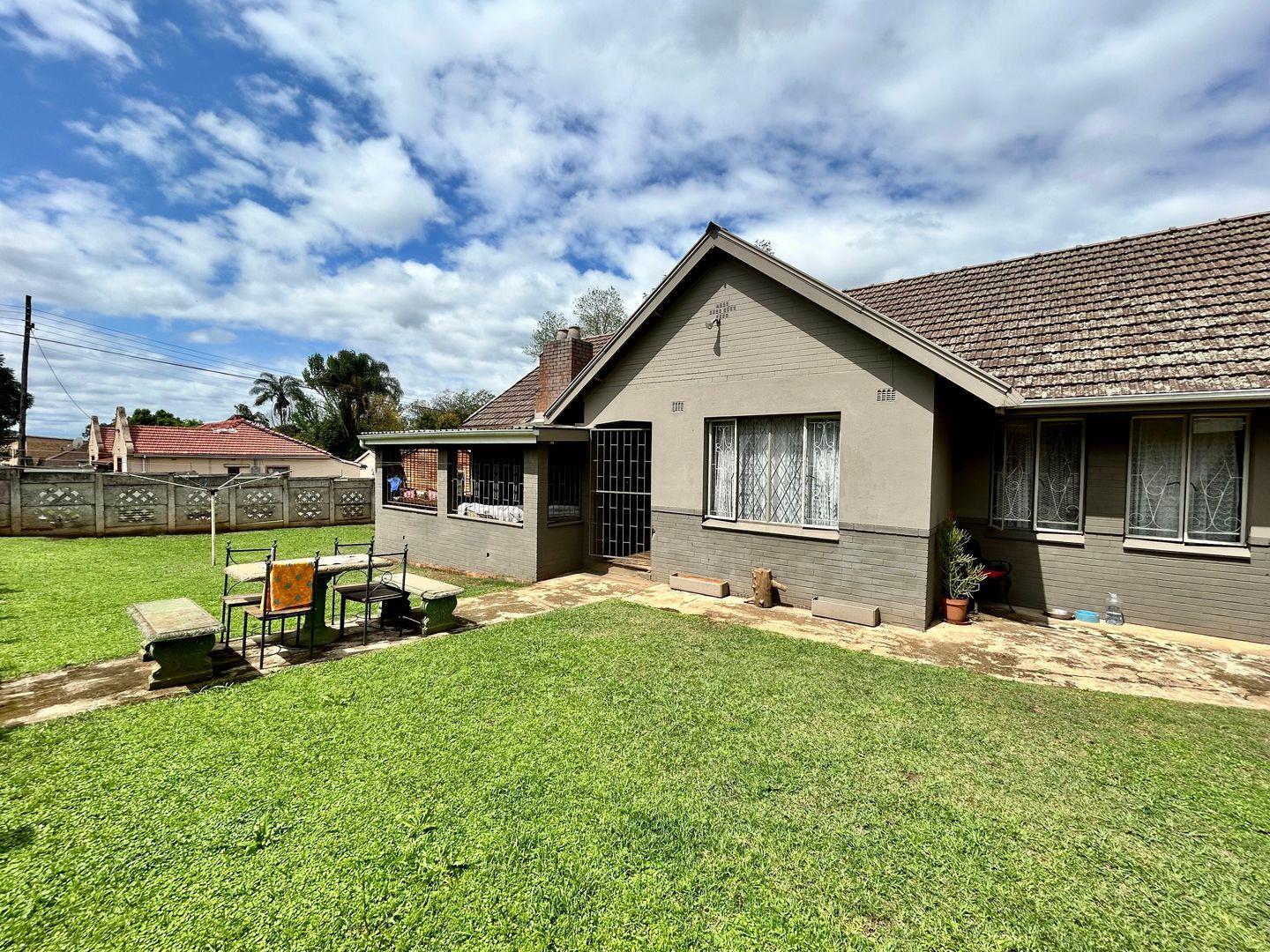 4 Bedroom House for sale in Lester Park - P24-116508865