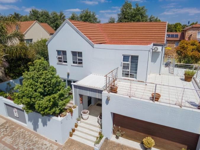 4 Bedroom Townhouse for Sale in Randpark Ridge