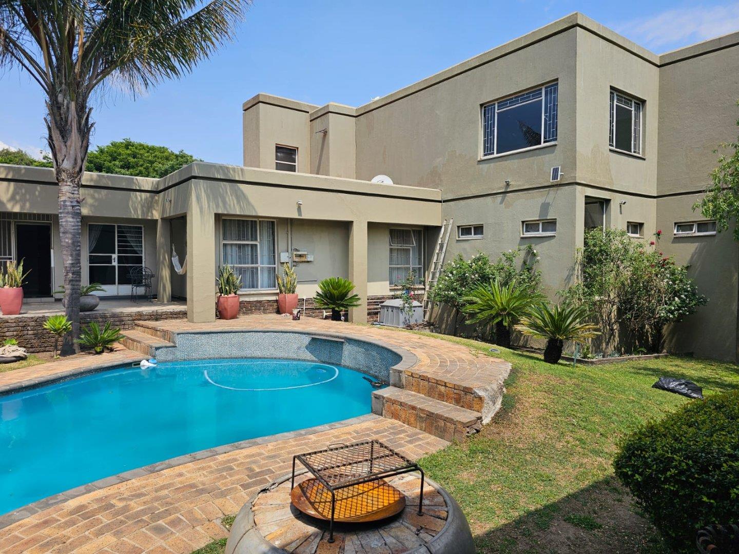 4 Bedroom House for sale in Reyno Ridge - P24-116513084