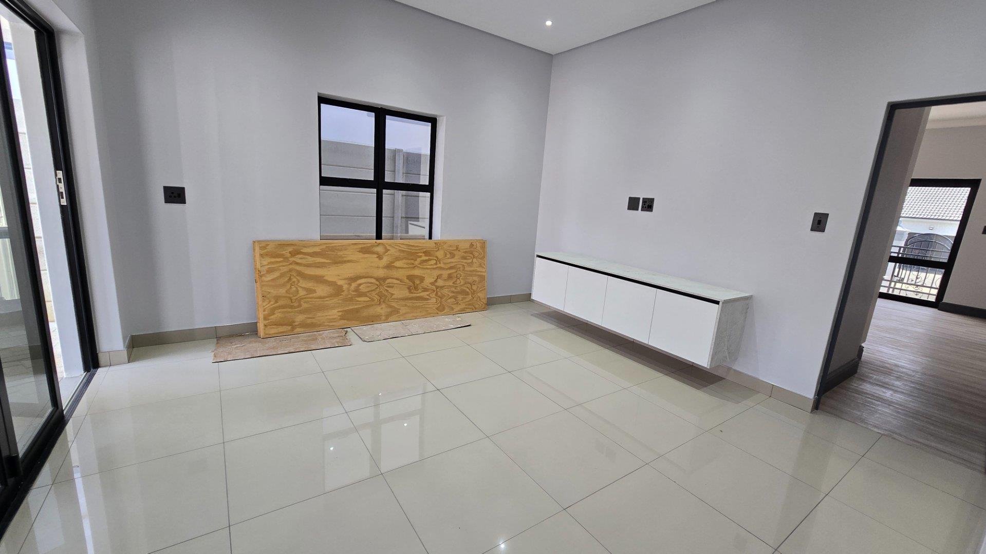 Photo of 5 Bedroom House for sale in Tafelzicht