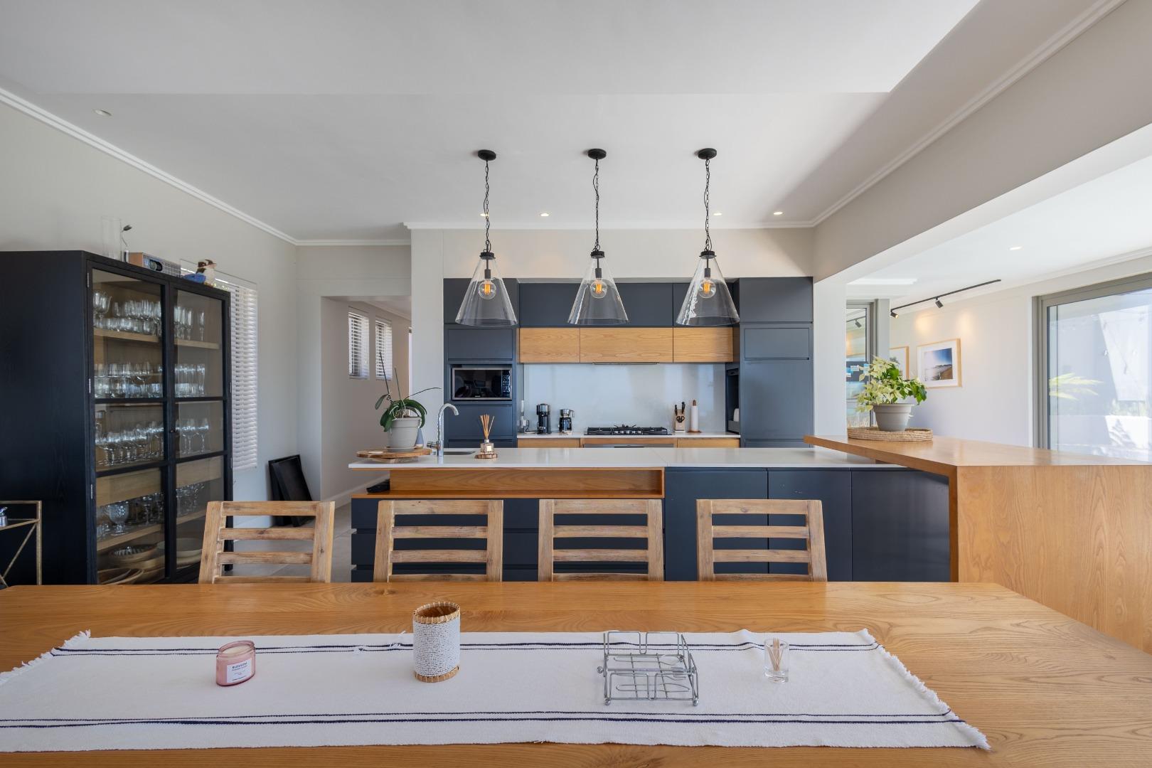 6 Bedroom House to rent in Whale Rock Heights