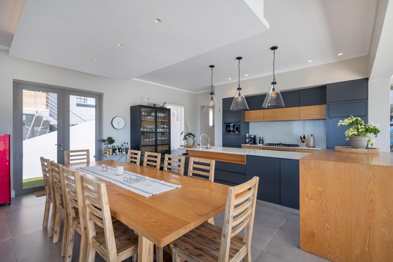Photo of 6 Bedroom House to rent in Whale Rock Heights