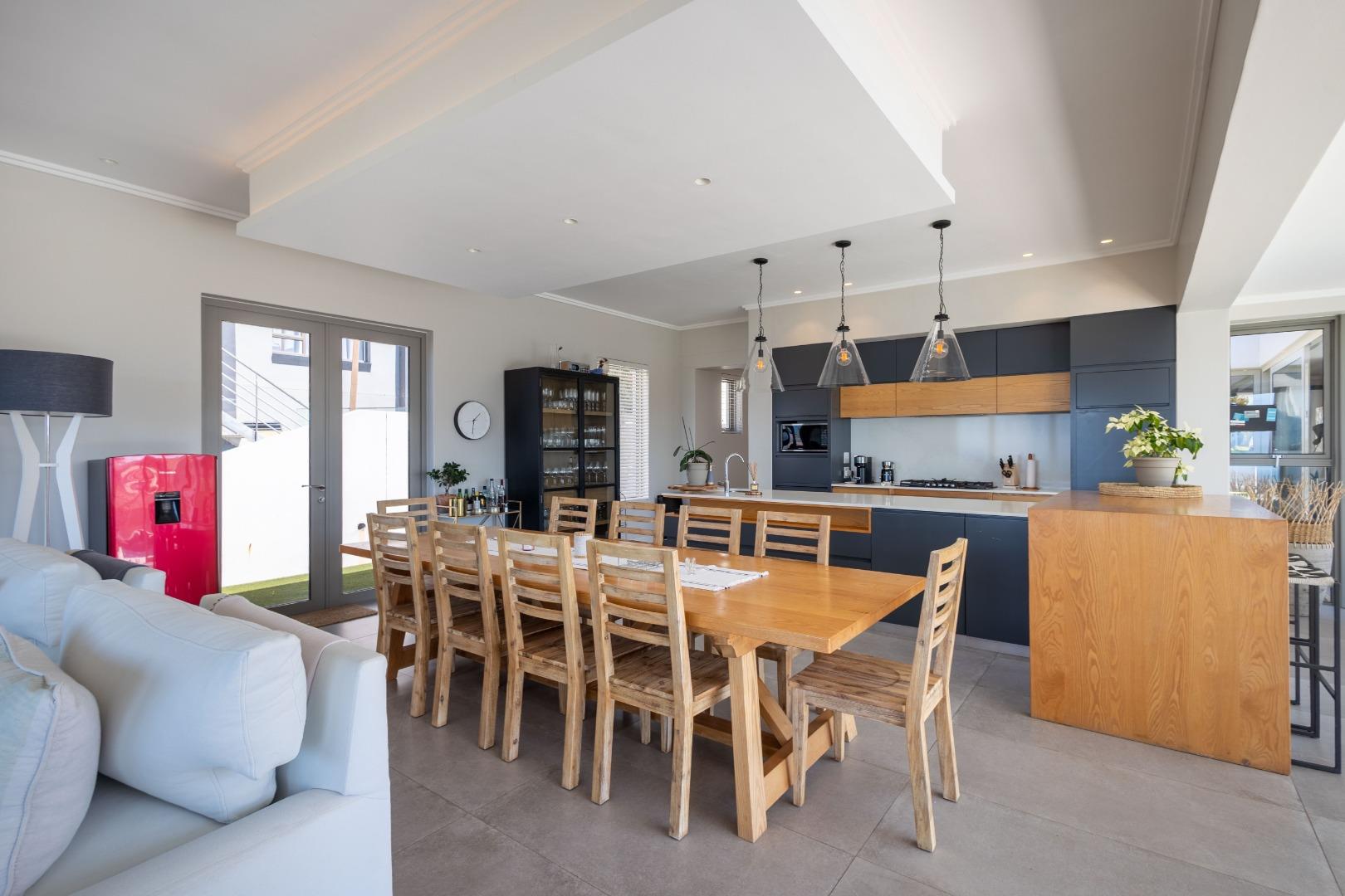 Photo of 6 Bedroom House to rent in Whale Rock Heights