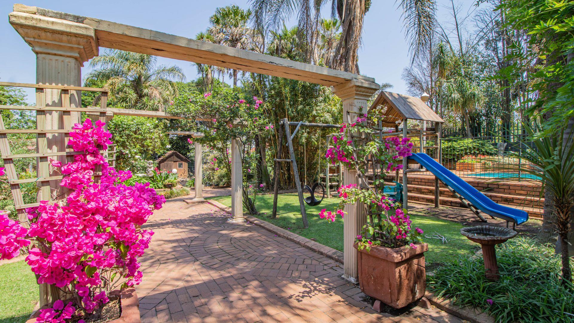 3 Bedroom House for sale in Westdene - P24-116540281