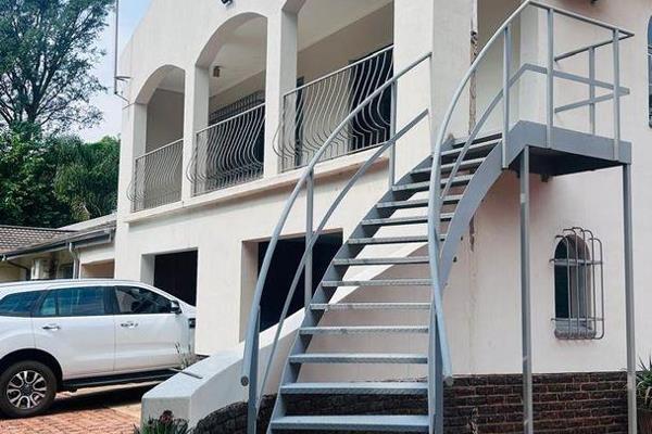 Discover comfort and charm in this lovely 2-bedroom garden flat, perfectly situated on a tranquil plot in Cullinan. Ideal for a couple ...