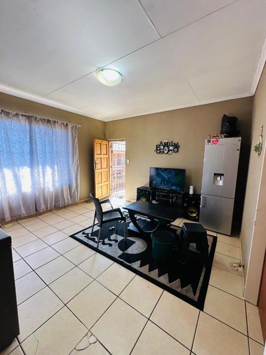 2 Bedroom Apartment / flat for sale in Rustenburg Central - P24-116547143