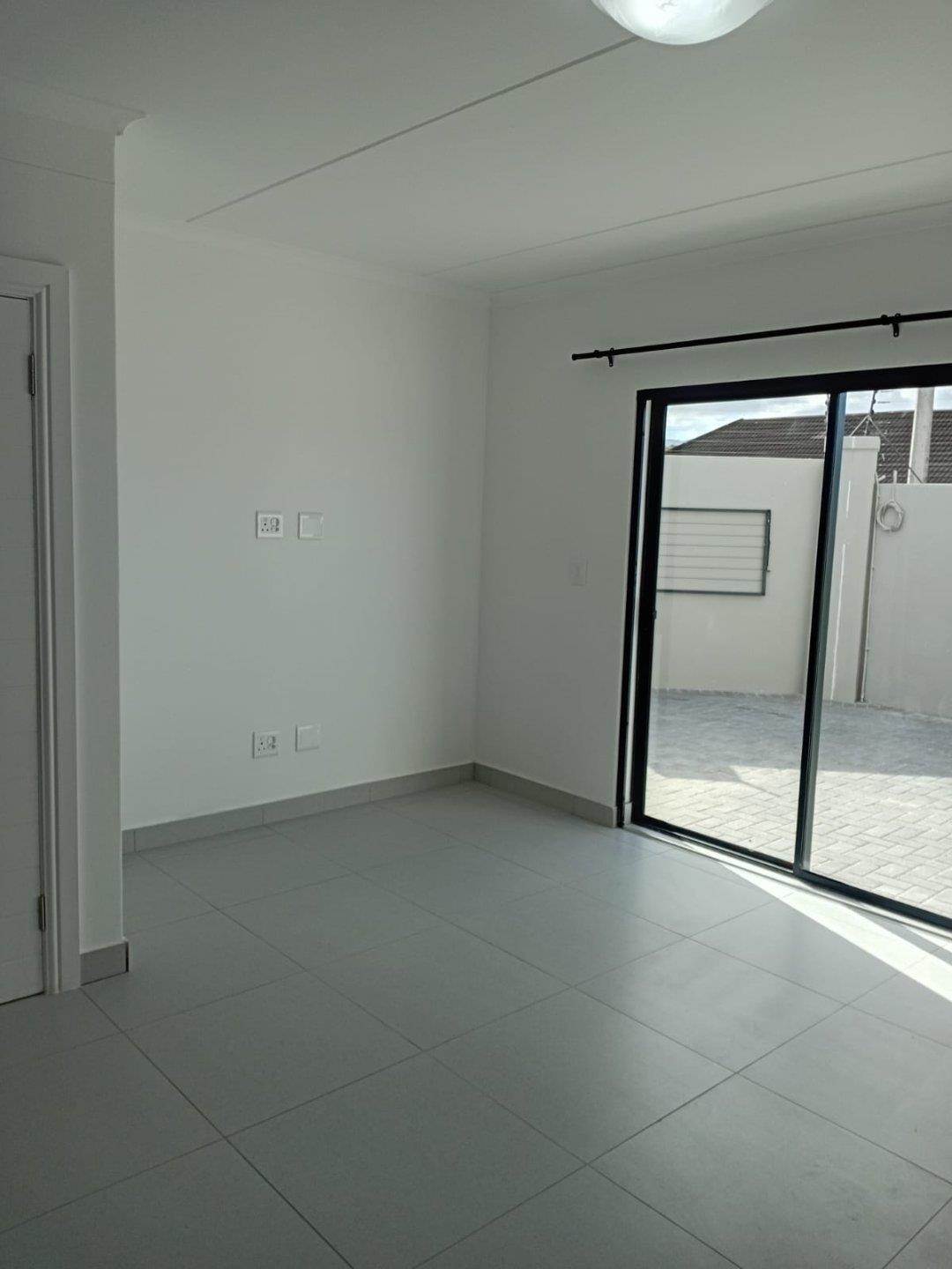 Photo of 2 Bedroom Townhouse to rent in Retreat