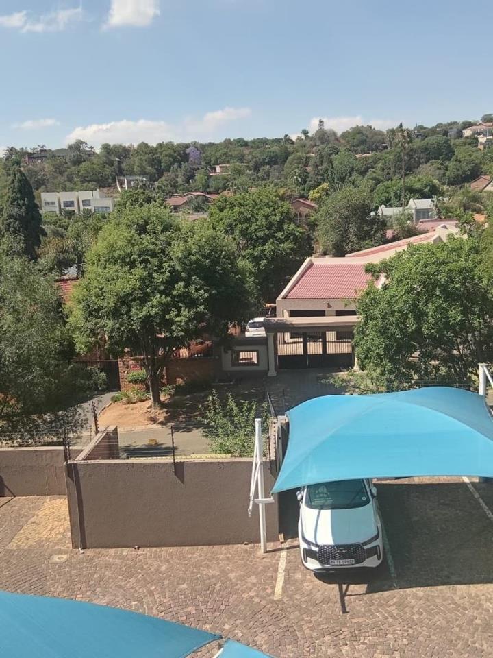 3 Bedroom Townhouse for sale in Mulbarton - P24-116518925