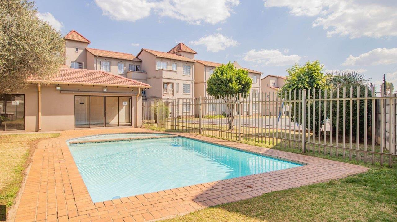 3 Bedroom Townhouse for sale in Eden Glen - P24-116560754