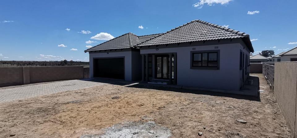 3 Bedroom House for sale in George Botha Park - P24-116574349