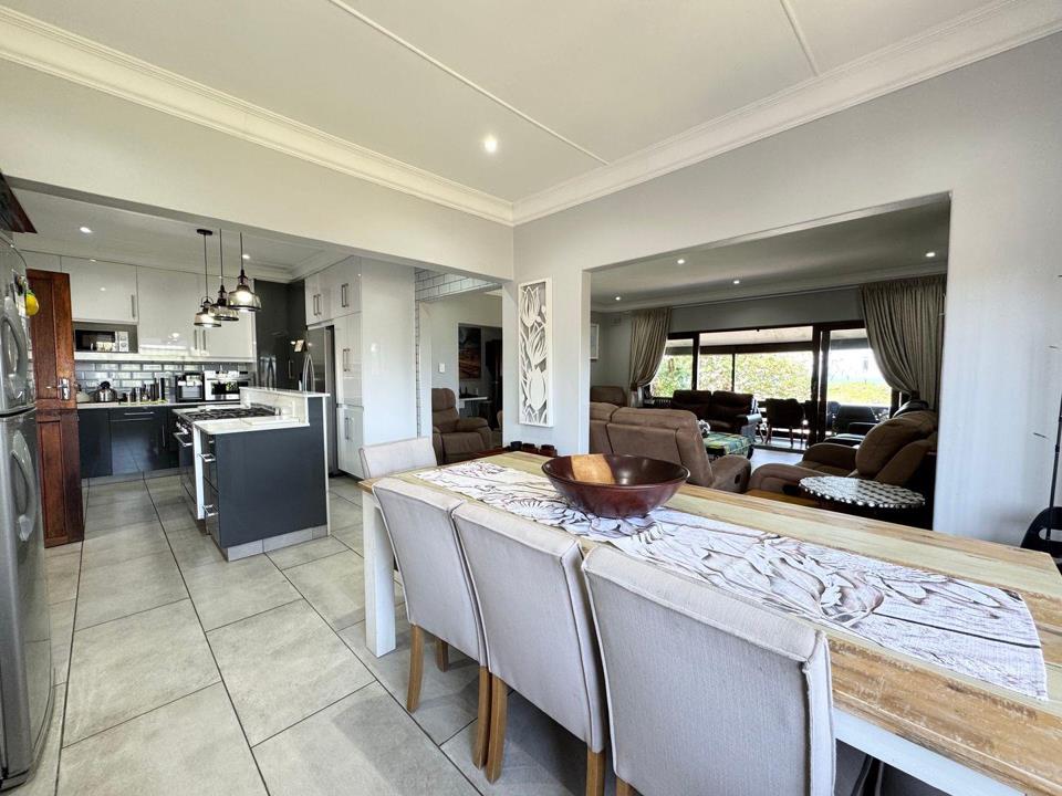 4 Bedroom House for sale in Shelly Beach - P24-116576733