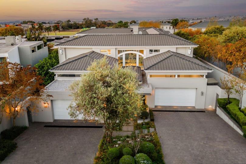 5 Bedroom House for sale in Inanda - P24-116577639