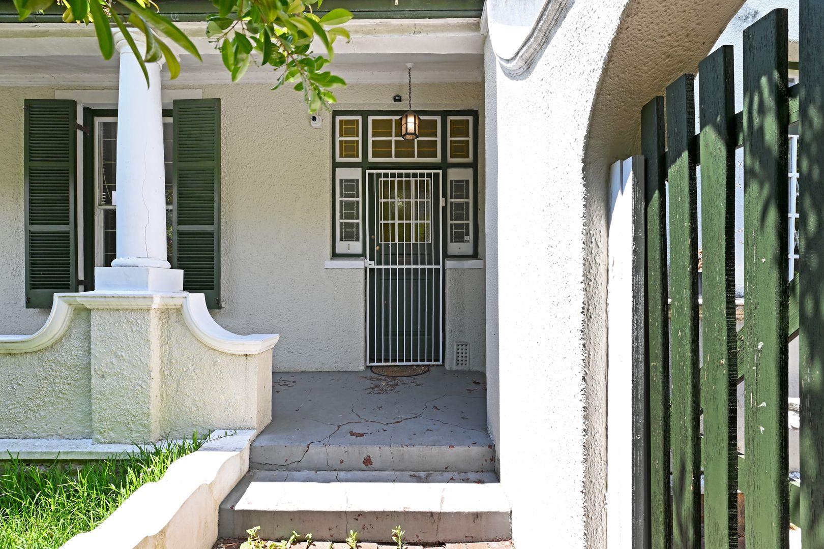 4 Bedroom House for sale in Rondebosch Village - P24-116578356