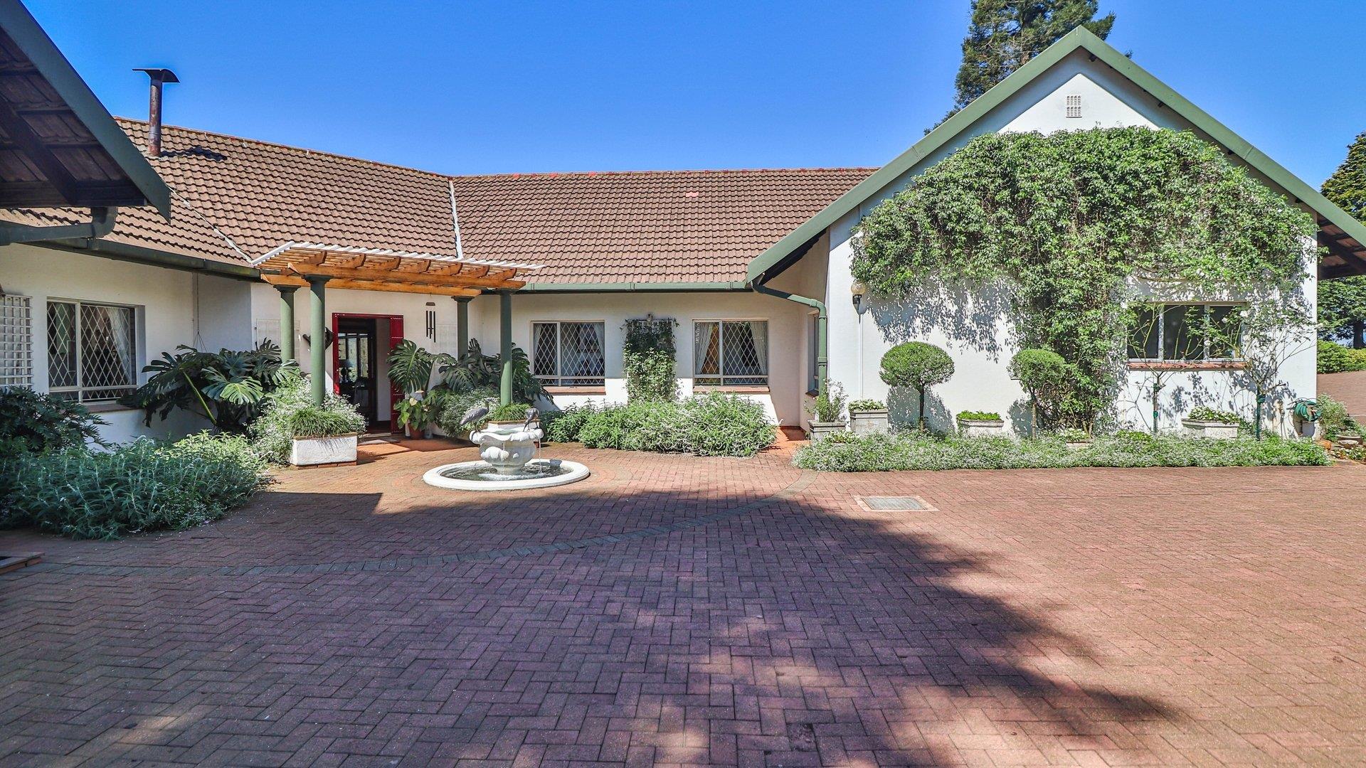 3 Bedroom House for sale in Howick North - P24-116579029