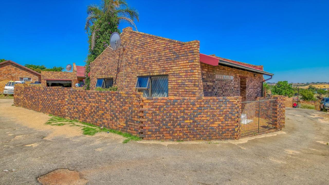 2 Bedroom Townhouse for sale in Lindhaven - 12 Ash - P24-116579480