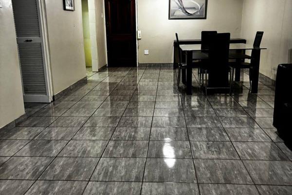 This is xtra large one bedroom 3rd floor apartment with full beautiful bathroom shower and bathtub ! apartment is large , bright  ...