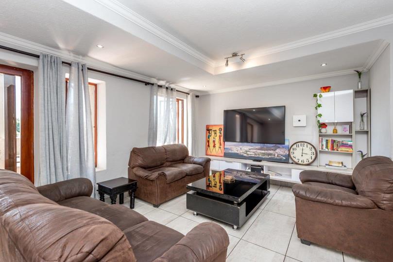 3 Bedroom Apartment / flat for sale in Strathavon - P24-116582708