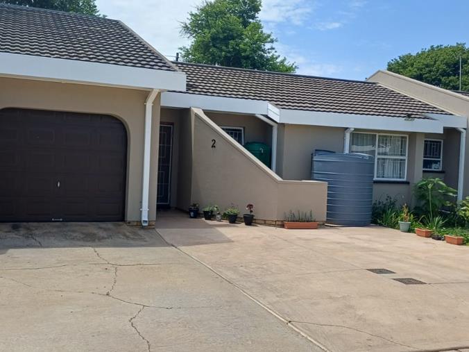 3 Bedroom Townhouse for Sale in Lichtenburg