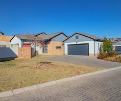 Townhouse for sale in Rooihuiskraal North
