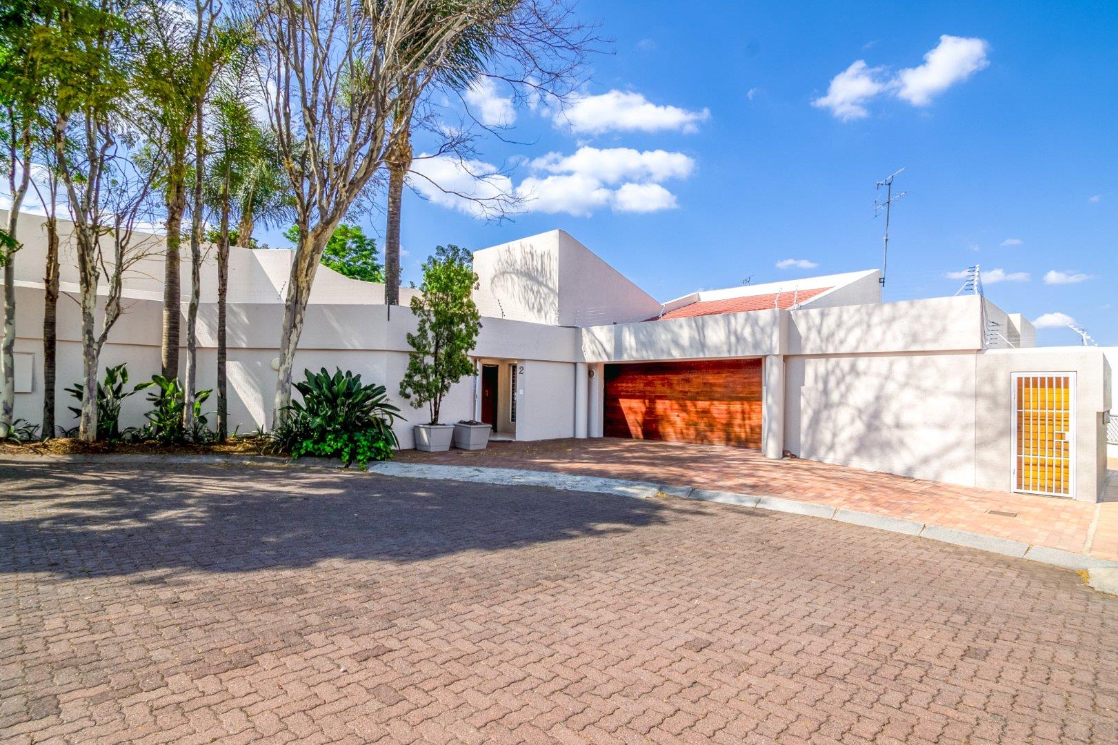 3 Bedroom House for sale in Strathavon - P24-116613121