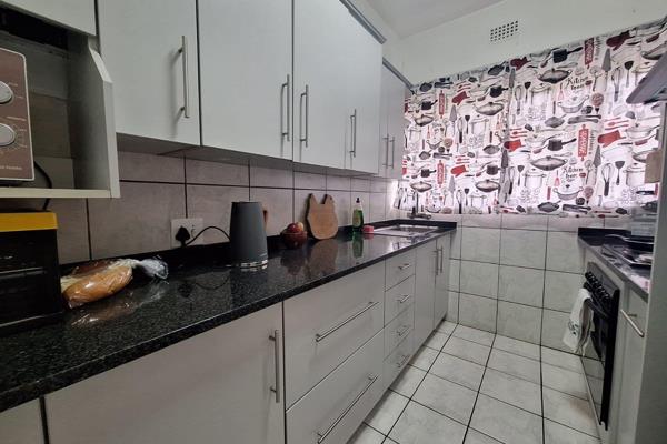 Modern 2-Bedroom Apartment in a Secure Complex

This spacious and modern apartment ...