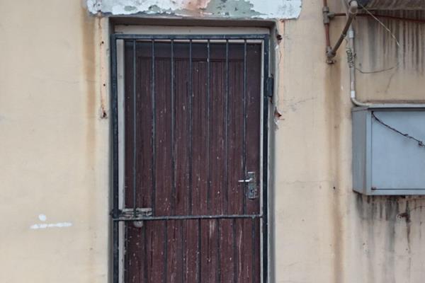 Consisting of 2 bedrooms, lounge, kitchen &amp; 2 bathrooms. Prepaid electricity &amp; water. Parking for 1 vehicle.
Contact for an ...