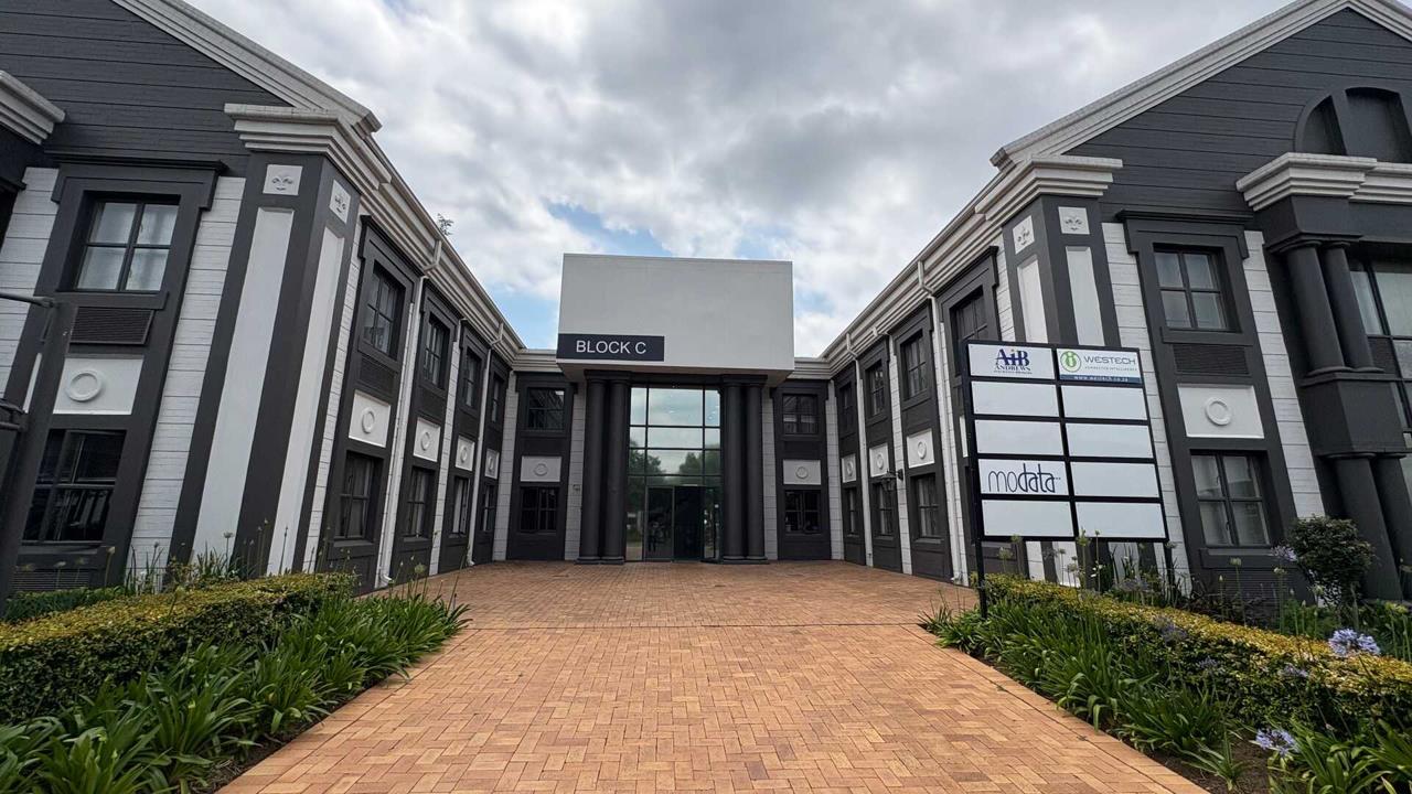 Commercial property to rent in Sunninghill - 9 Simba Rd - P24-116629726