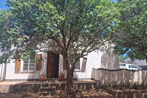 Step back in time with this beautifully restored golden oldie in Philippolis. Located on Justisie Street, this character-rich home once ...