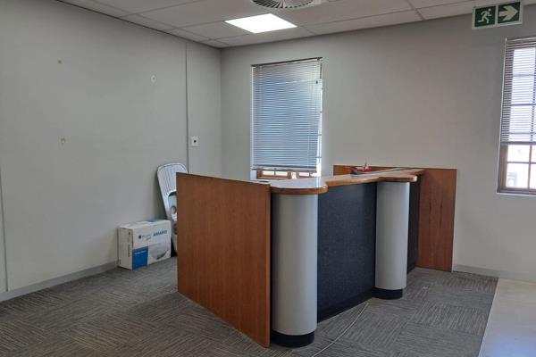 This spacious first-floor commercial unit offers 540 square meters of versatile space, perfectly suited for a wide range of business ...