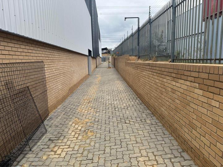 Industrial property to rent in Samrand Business Park - 14 Silverview ...