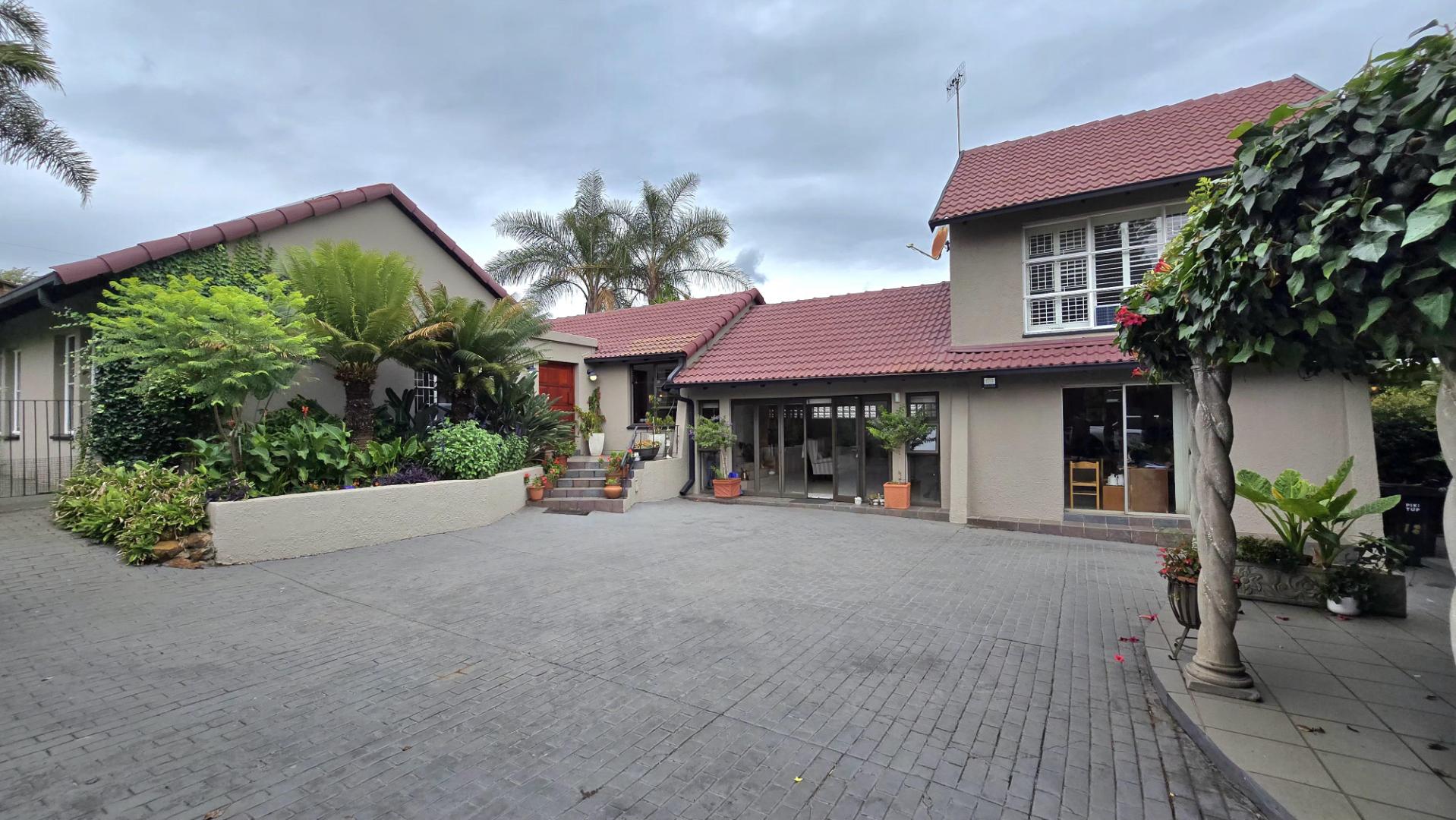 5 Bedroom House for sale in Mulbarton - P24-116641730