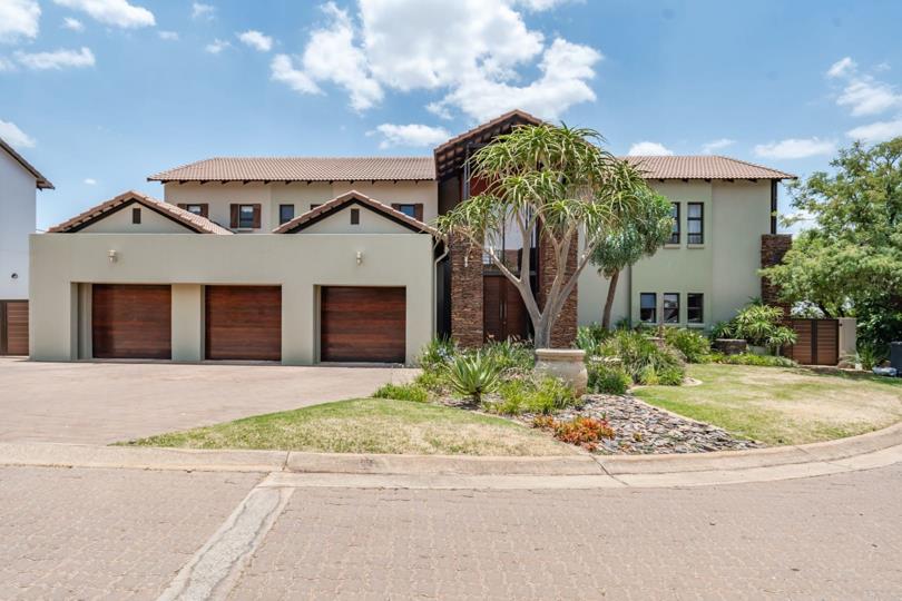5 Bedroom House for sale in Copperleaf Estate - P24-112398840