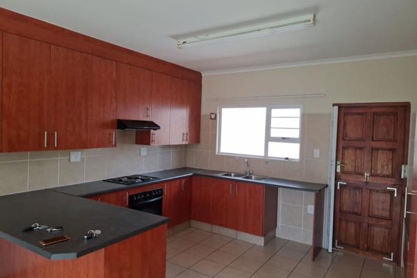 Pam Golding Properties is proud to present this neat and well-maintained two-bedroom home, set on a generously sized yard.

The ...