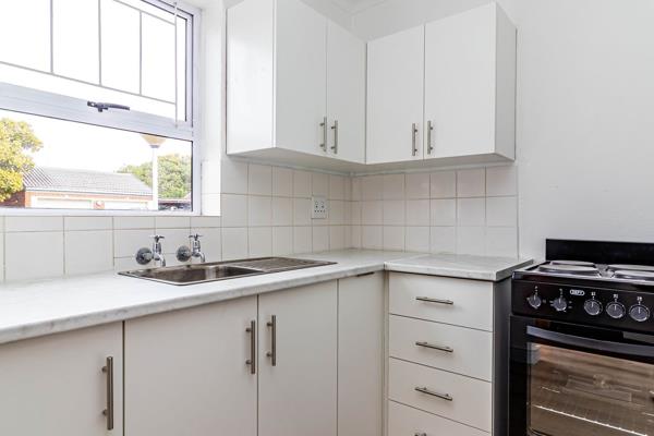 Newly renovated bachelor unit available in a quiet, centrally located complex. 
Conveniently situated near hospitals, shopping centers ...