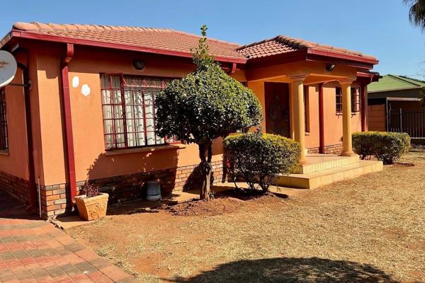 This 6-bedroom property is located in the sought-after Proclamation Hill area of Pretoria West. It is currently tenanted and generates ...