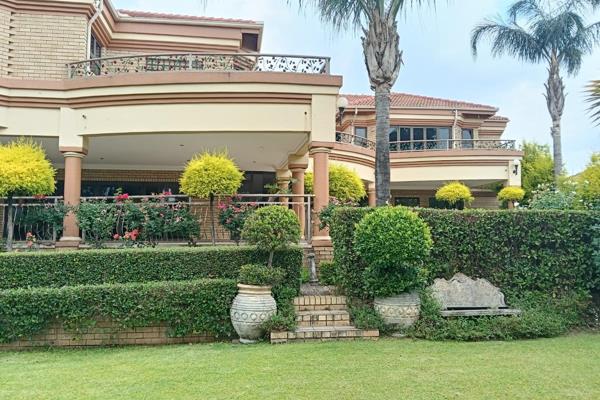 Step into elegance and sophistication with this magnificent double-storey residence, designed for those who love space, style and ...