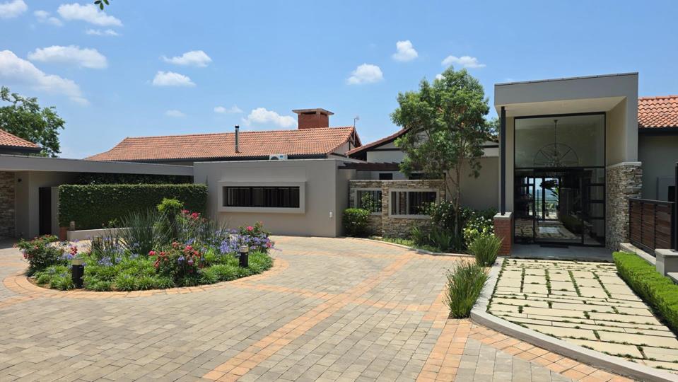 4 Bedroom House for sale in White River AH - 1121 Drakensberg Street ...