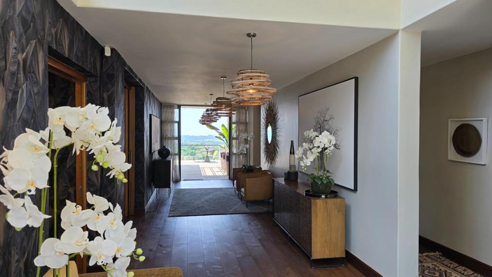 4 Bedroom House for sale in White River AH - 1121 Drakensberg Street ...