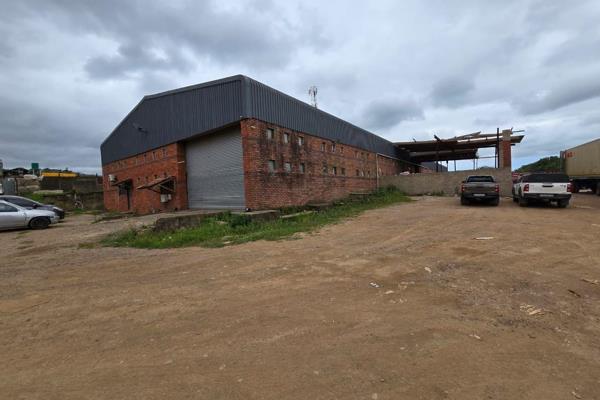 This expansive 1,400m2 industrial warehouse in Redcliffe, Verulam offers the ideal setup for large-scale manufacturing, logistics, or ...
