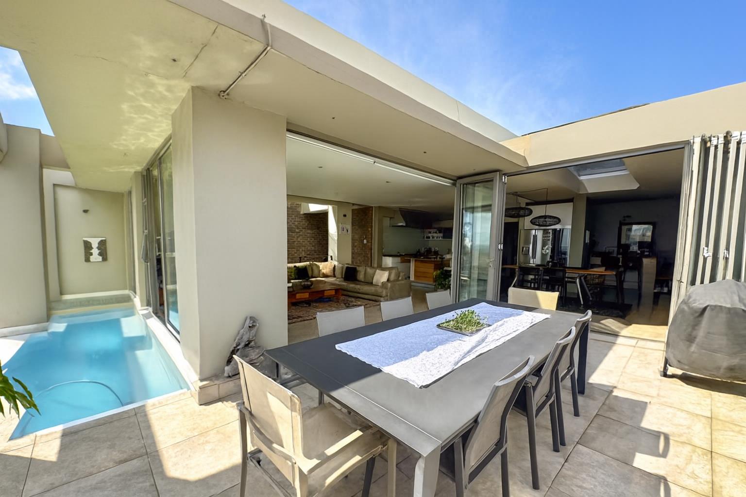 5 Bedroom House for sale in Humewood - P24-116655484
