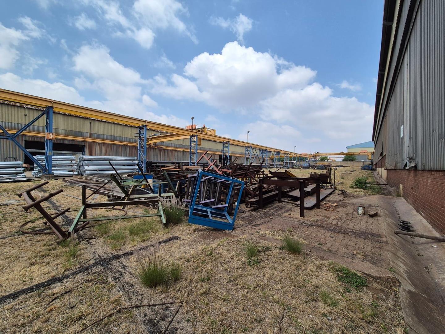 Industrial property to rent in Roodekop - 1 Marthunisen Rd - P24-116489529