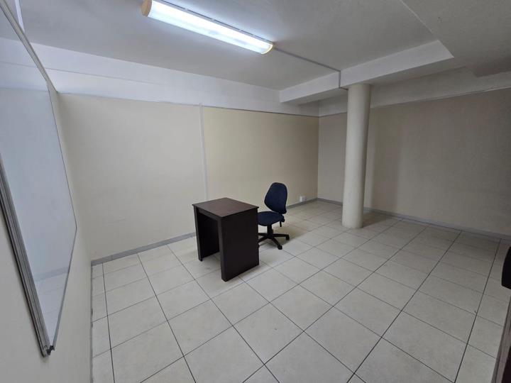 Listing number: P24-116305115, Image number: 3, Prime 140m² Office Space To Let in Grangetown, Verulam - Ideal for Business Growth!