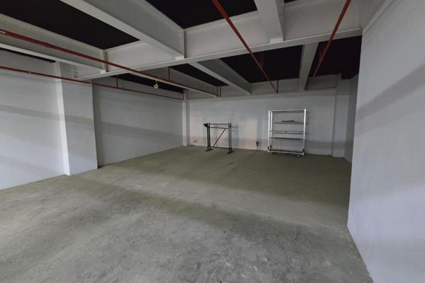 This 63m2 retail unit in Grangetown, Verulam, is a perfect space for a growing business. Featuring a prepaid electricity meter and ...