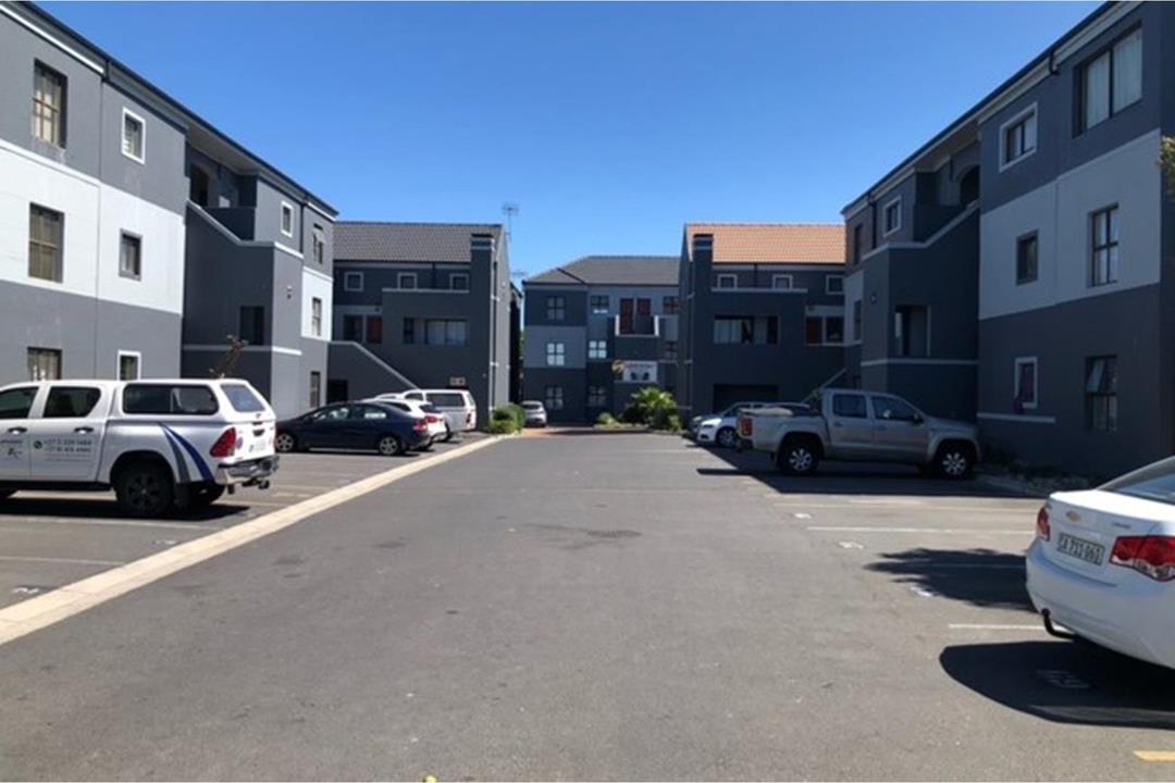 Listing number: P24-116219049, Image number: 1, Main Gate PArking