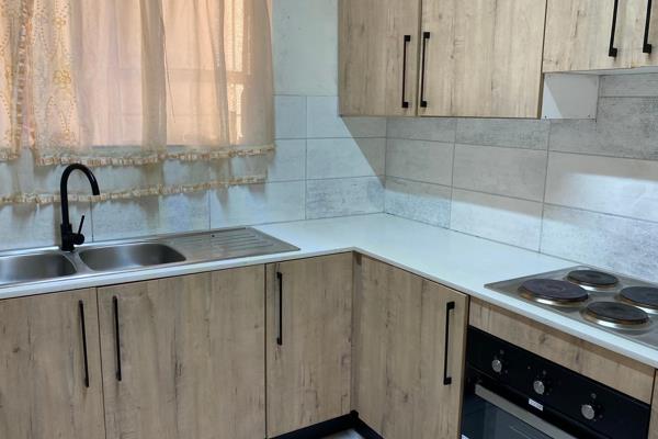 Welcome to this beautifully maintained 2-bedroom residence perfectly positioned in the suburb of Windsor East. Offering an ideal blend ...