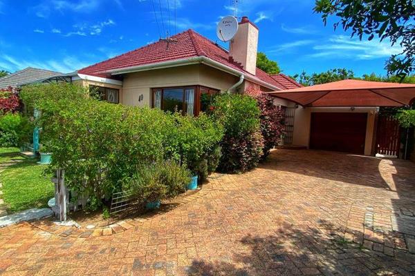 Step into this charming rustic property that offers an abundance of natural light throughout, complemented by stunning parquet flooring ...