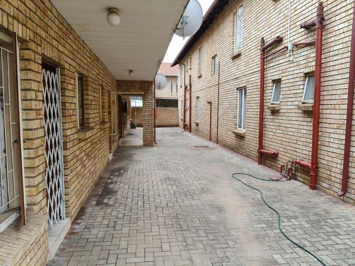 1 Bedroom Apartment / flat for sale in Rustenburg Central - P24-116661364
