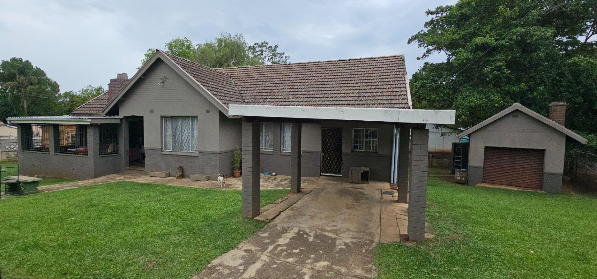 4 Bedroom House for sale in Lester Park - P24-116661958