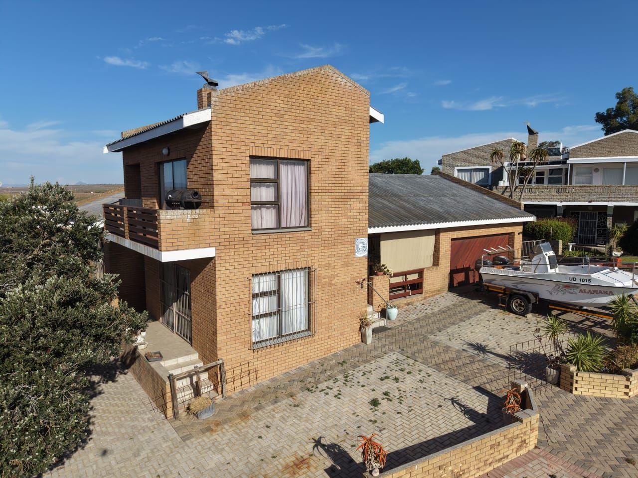 4 Bedroom House for sale in Lamberts Bay
