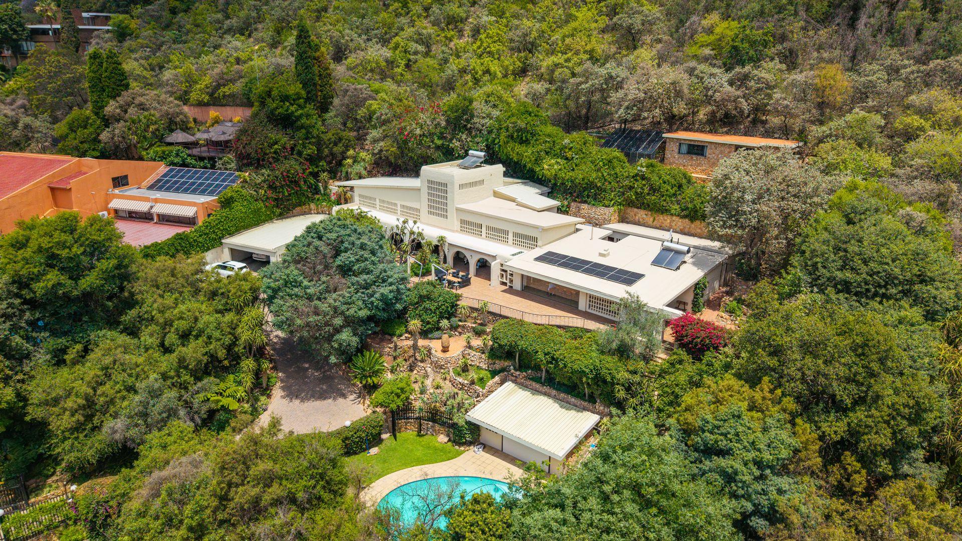 4 Bedroom House for sale in Linksfield Ridge - P24-116665935